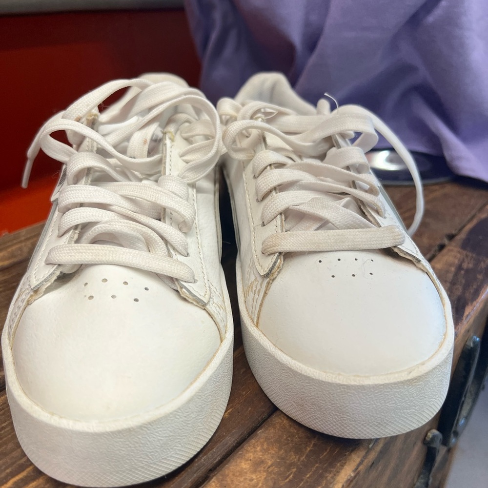 White puma  Low-Top Platform Sneakers